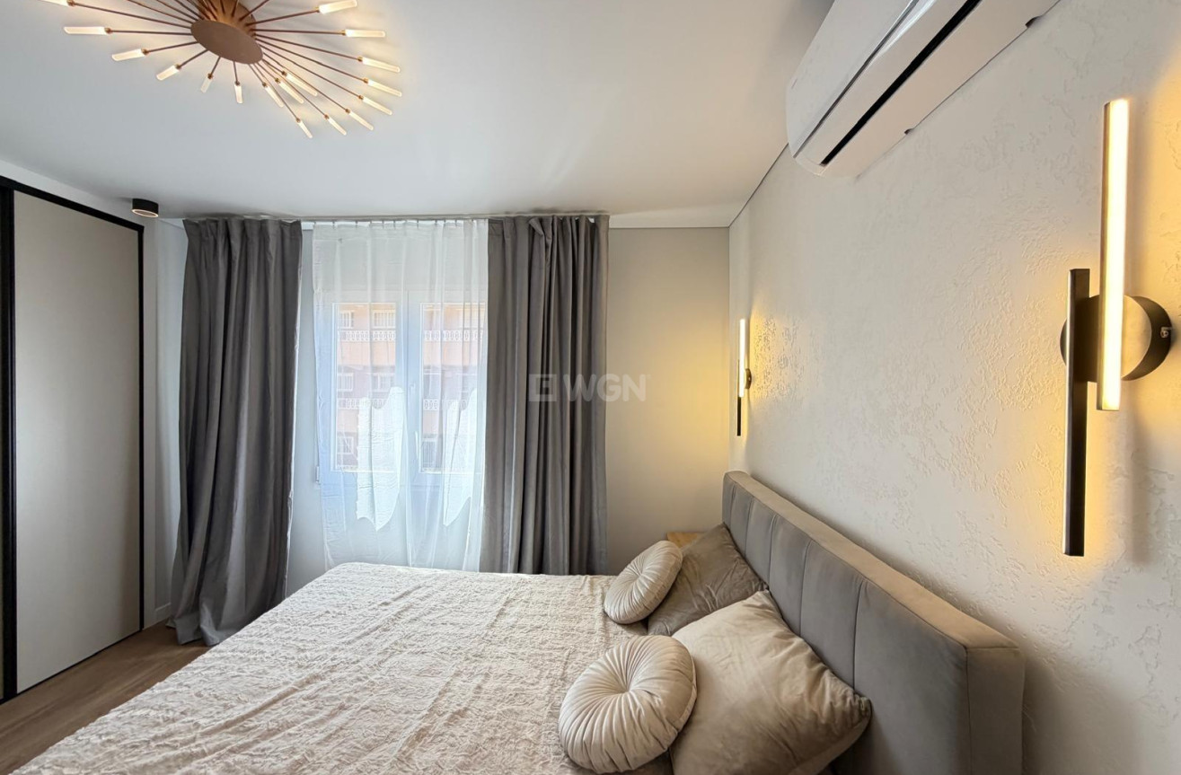 Odsprzedaż - Mieszkanie w bloku - Torrevieja - Punta Prima