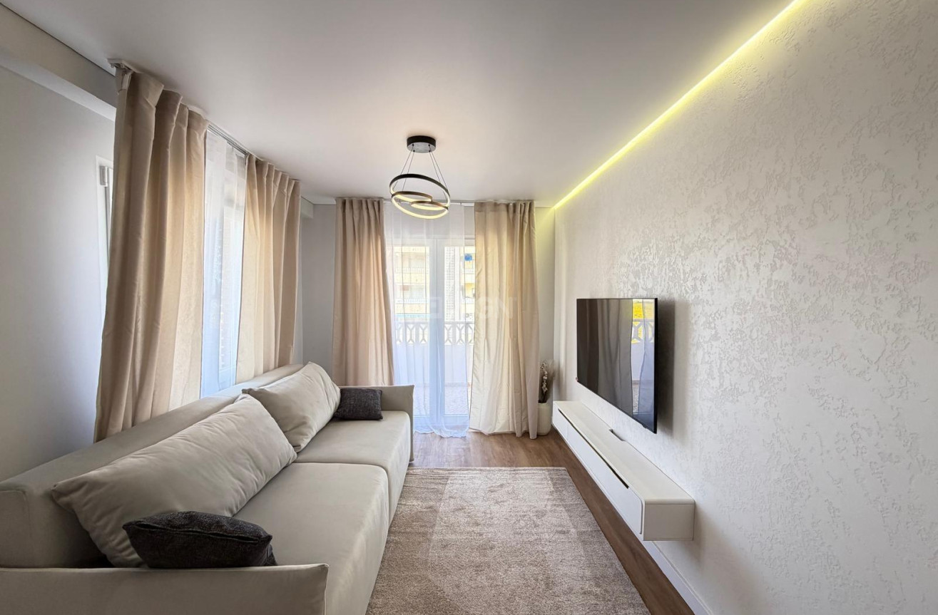 Odsprzedaż - Mieszkanie w bloku - Torrevieja - Punta Prima