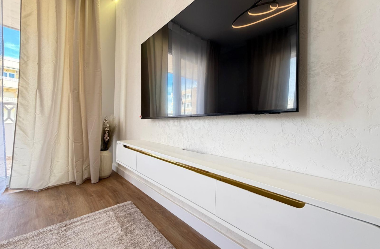 Odsprzedaż - Mieszkanie w bloku - Torrevieja - Punta Prima