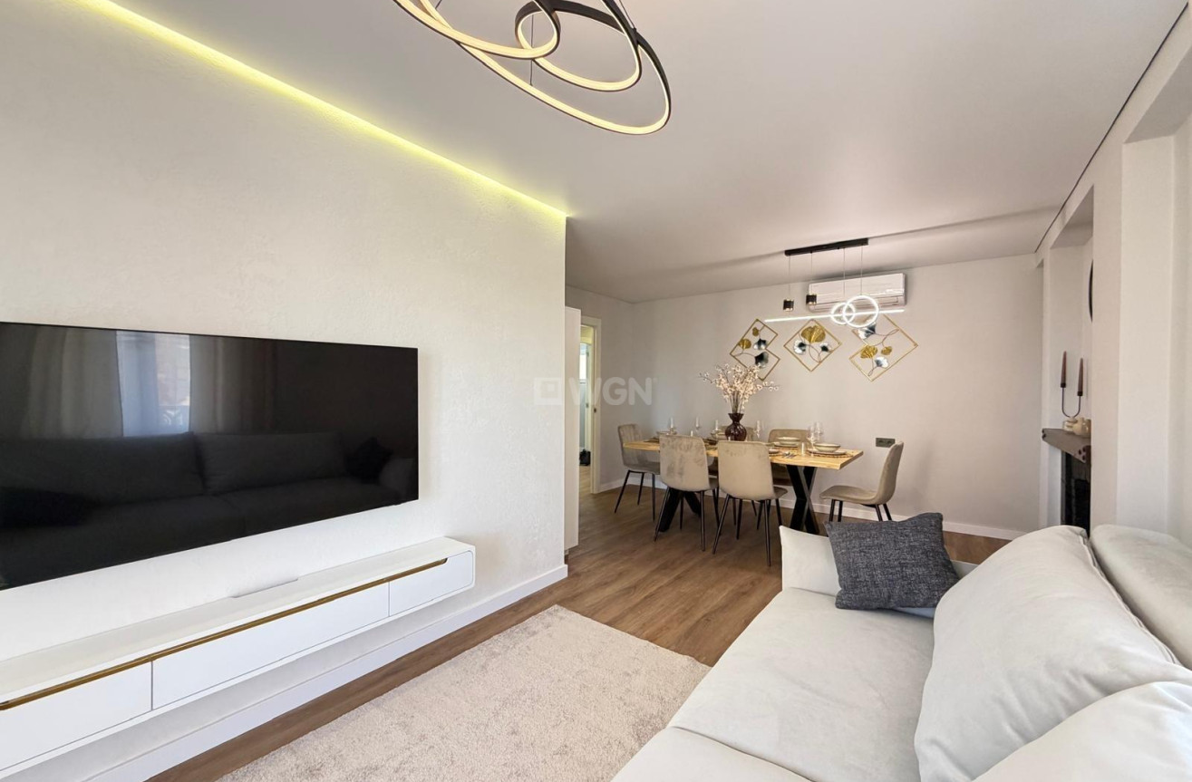 Odsprzedaż - Mieszkanie w bloku - Torrevieja - Punta Prima