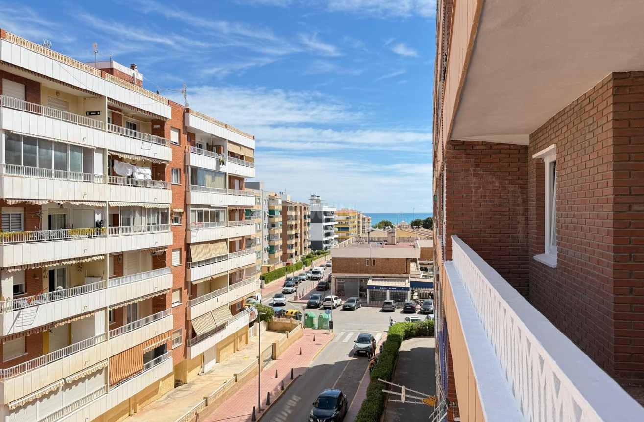 Odsprzedaż - Mieszkanie w bloku - Torrevieja - Punta Prima