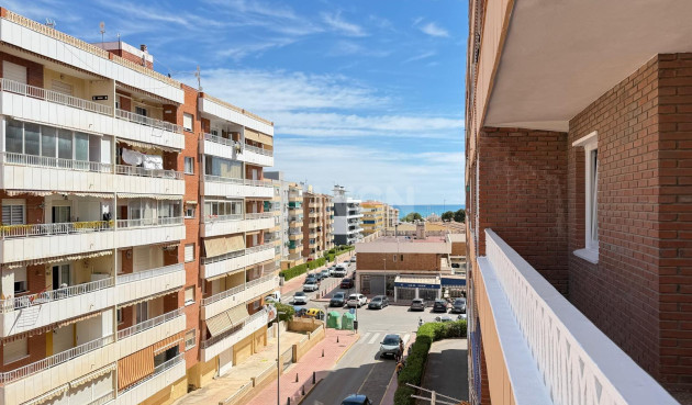 Odsprzedaż - Mieszkanie w bloku - Torrevieja - Punta Prima
