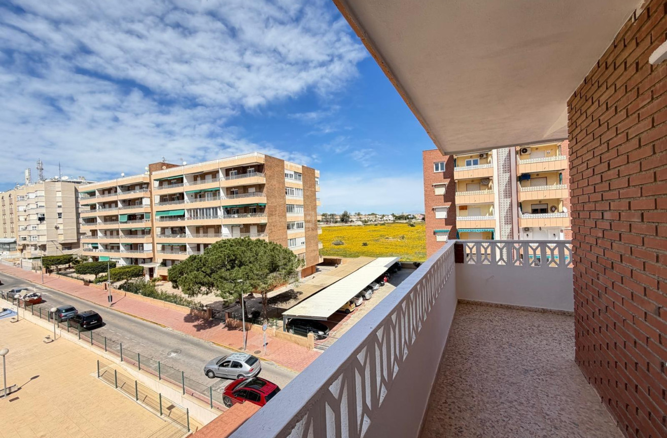 Odsprzedaż - Mieszkanie w bloku - Torrevieja - Punta Prima