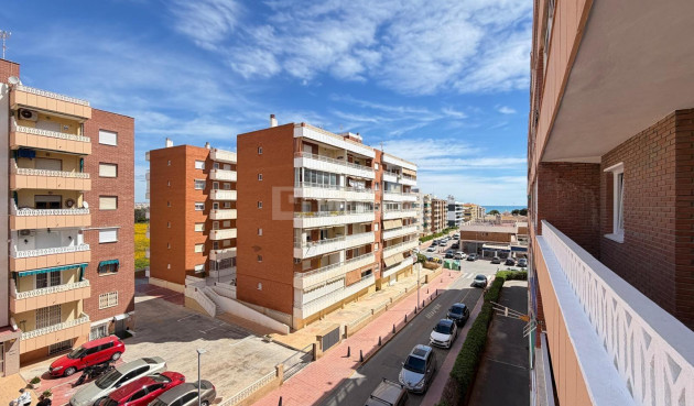 Odsprzedaż - Mieszkanie w bloku - Torrevieja - Punta Prima