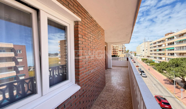 Odsprzedaż - Mieszkanie w bloku - Torrevieja - Punta Prima