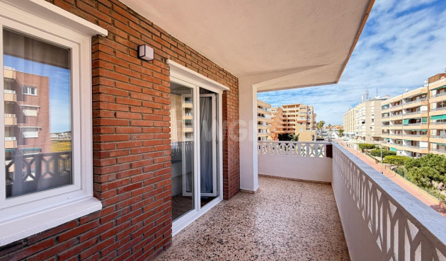 Odsprzedaż - Mieszkanie w bloku - Torrevieja - Punta Prima