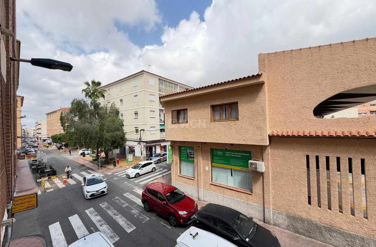 Odsprzedaż - Mieszkanie w bloku - Torrevieja - Estacion De Autobuses