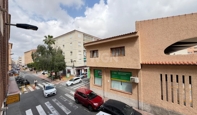 Odsprzedaż - Mieszkanie w bloku - Torrevieja - Estacion De Autobuses