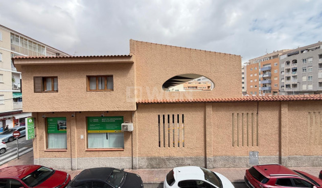 Odsprzedaż - Mieszkanie w bloku - Torrevieja - Estacion De Autobuses