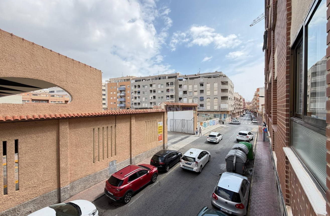 Odsprzedaż - Mieszkanie w bloku - Torrevieja - Estacion De Autobuses
