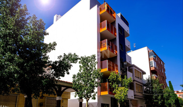 Odsprzedaż - Mieszkanie w bloku - Torrevieja - Playa del Cura