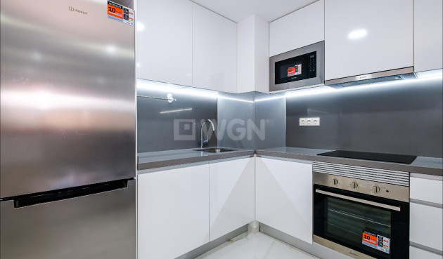 Odsprzedaż - Mieszkanie w bloku - Torrevieja - Playa del Cura