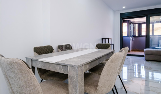 Odsprzedaż - Mieszkanie w bloku - Torrevieja - Playa del Cura