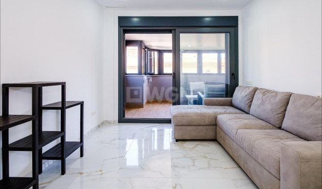 Odsprzedaż - Mieszkanie w bloku - Torrevieja - Playa del Cura