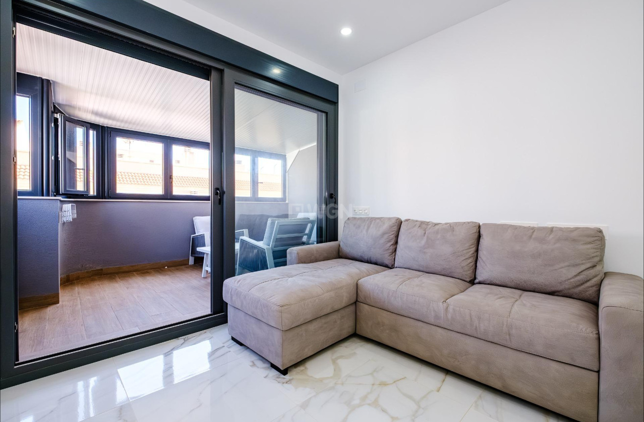 Odsprzedaż - Mieszkanie w bloku - Torrevieja - Playa del Cura