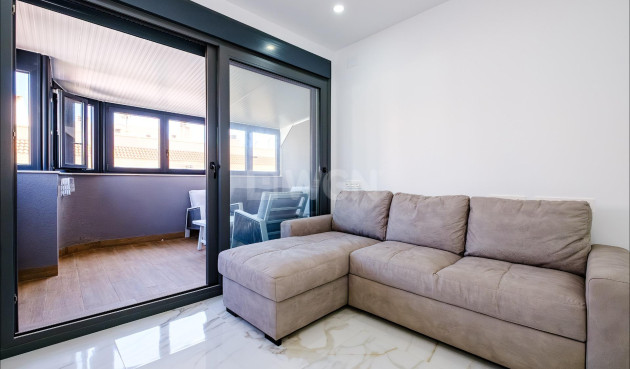 Odsprzedaż - Mieszkanie w bloku - Torrevieja - Playa del Cura