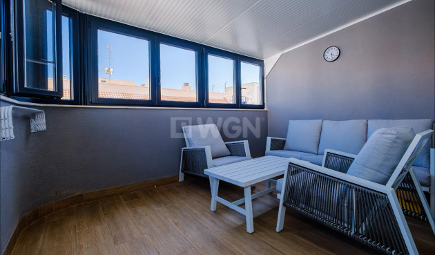 Odsprzedaż - Mieszkanie w bloku - Torrevieja - Playa del Cura