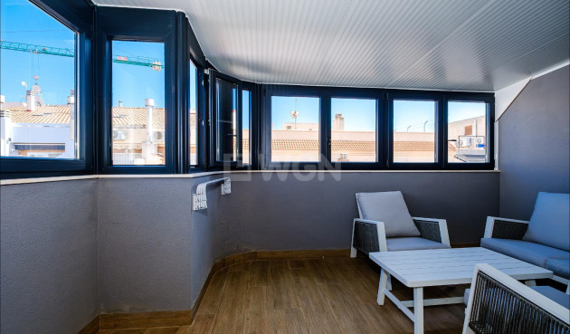 Odsprzedaż - Mieszkanie w bloku - Torrevieja - Playa del Cura