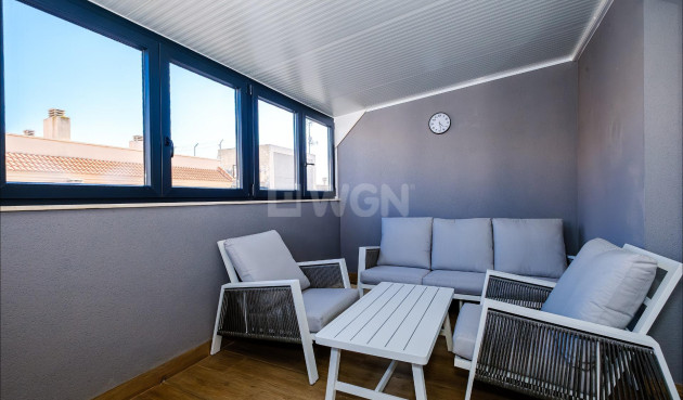 Odsprzedaż - Mieszkanie w bloku - Torrevieja - Playa del Cura