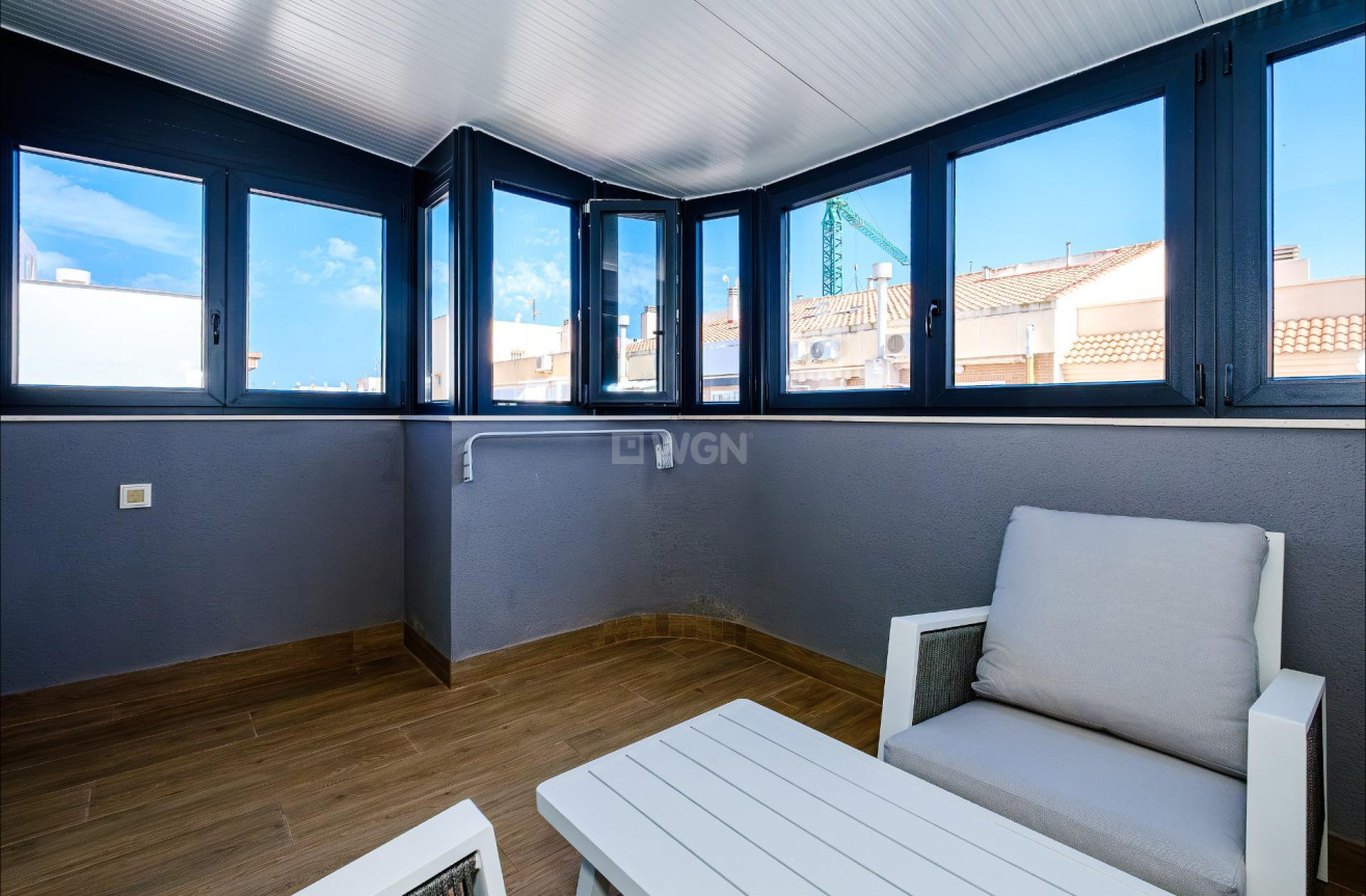 Odsprzedaż - Mieszkanie w bloku - Torrevieja - Playa del Cura