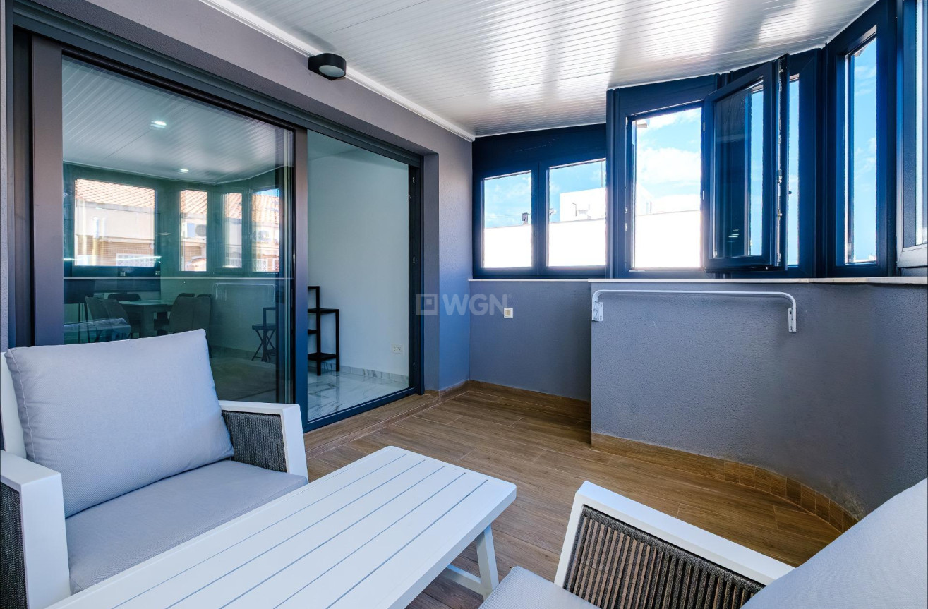 Odsprzedaż - Mieszkanie w bloku - Torrevieja - Playa del Cura