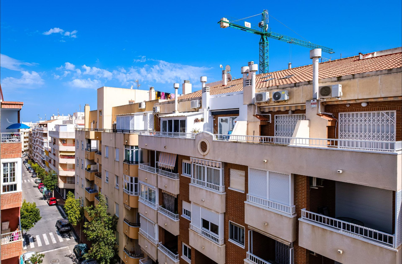 Odsprzedaż - Mieszkanie w bloku - Torrevieja - Playa del Cura