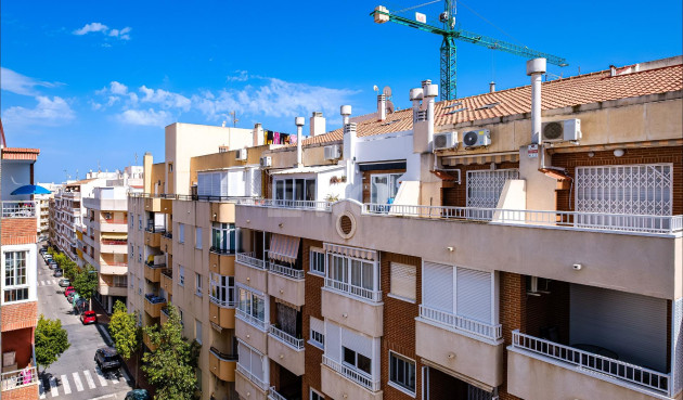 Odsprzedaż - Mieszkanie w bloku - Torrevieja - Playa del Cura