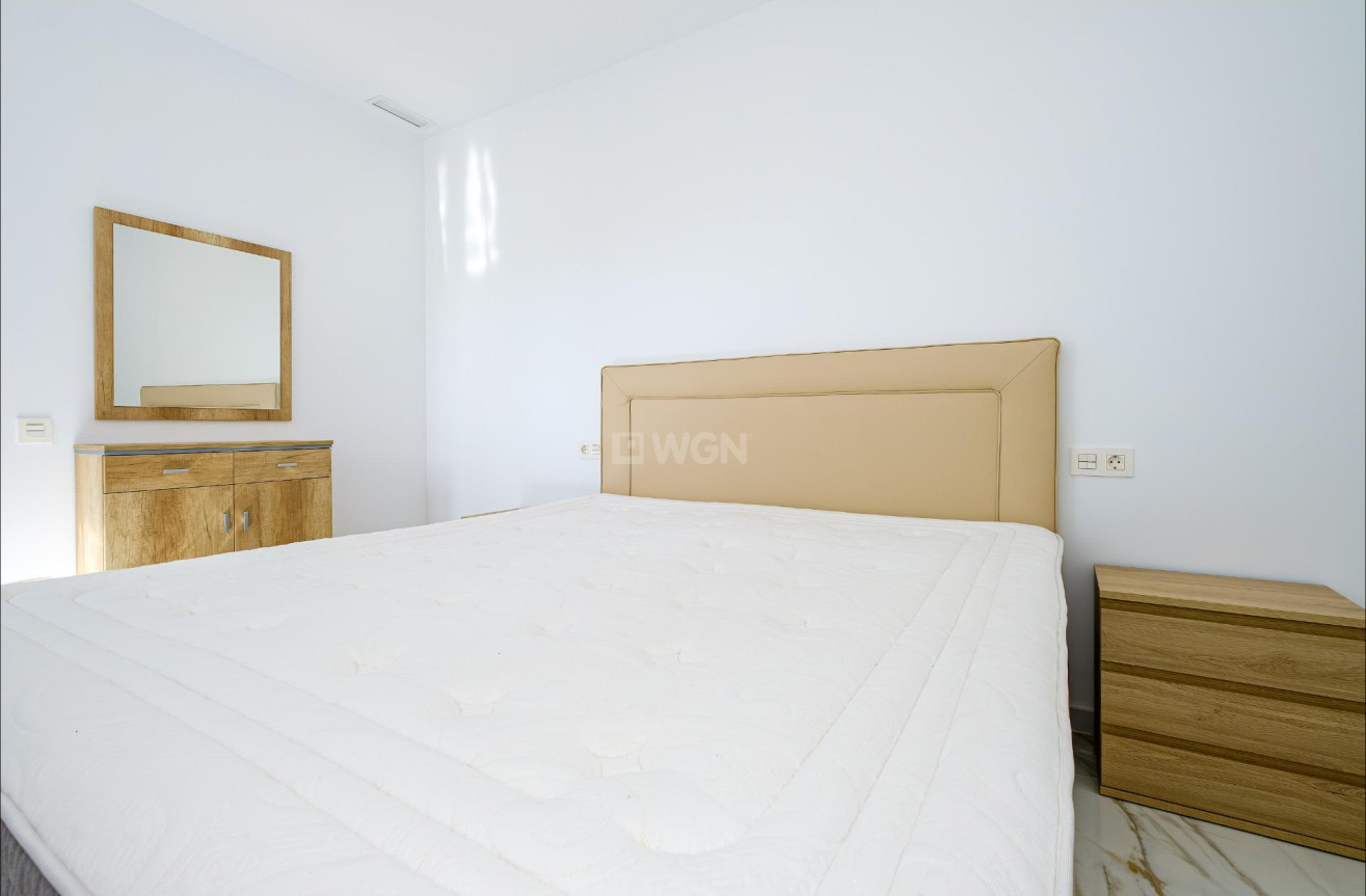 Odsprzedaż - Mieszkanie w bloku - Torrevieja - Playa del Cura