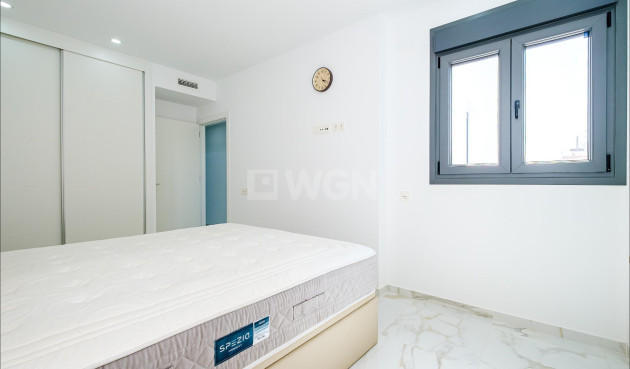 Odsprzedaż - Mieszkanie w bloku - Torrevieja - Playa del Cura