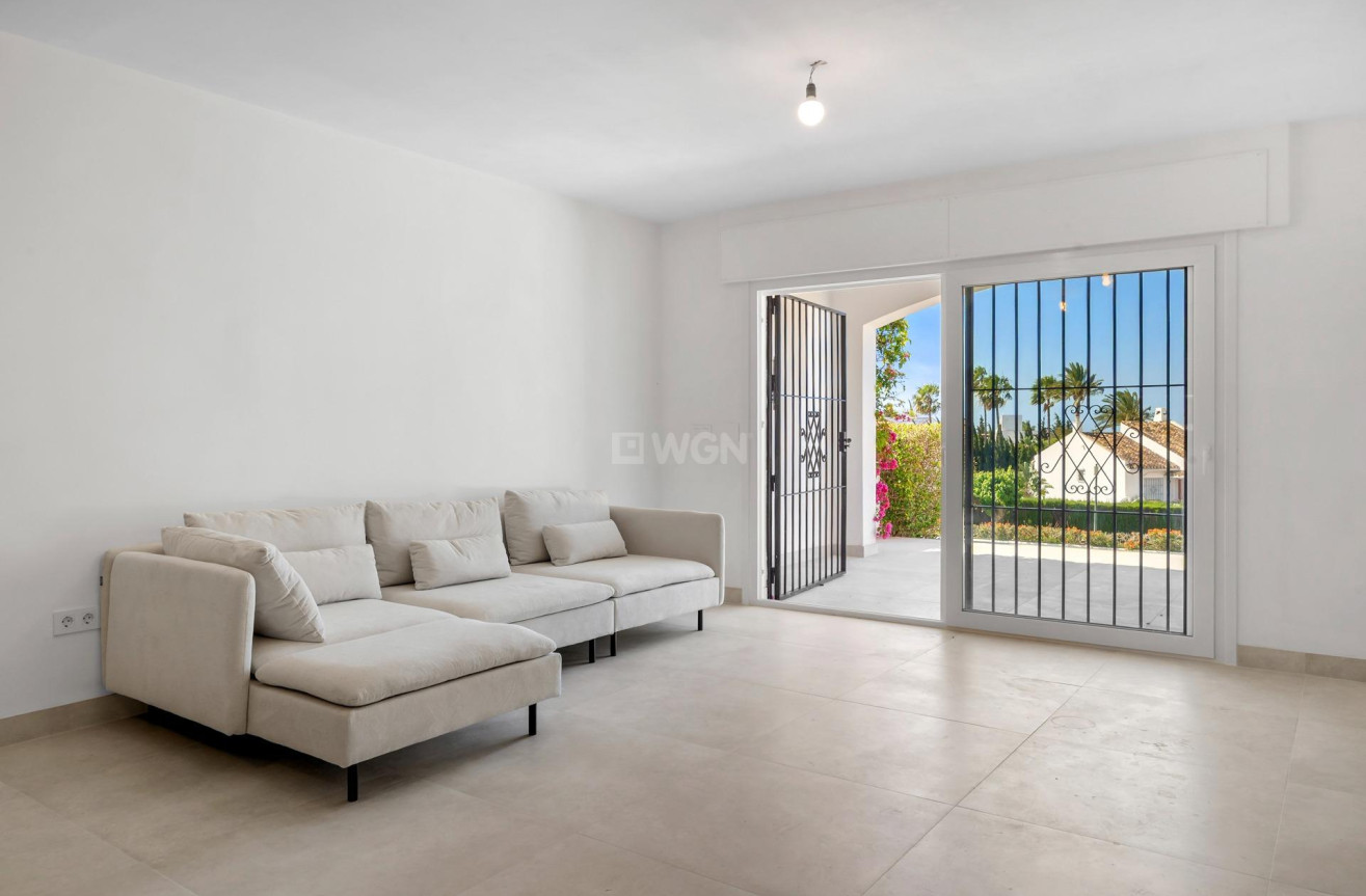 Odsprzedaż - Mieszkanie w bloku - Marbella - Nueva Andalucia