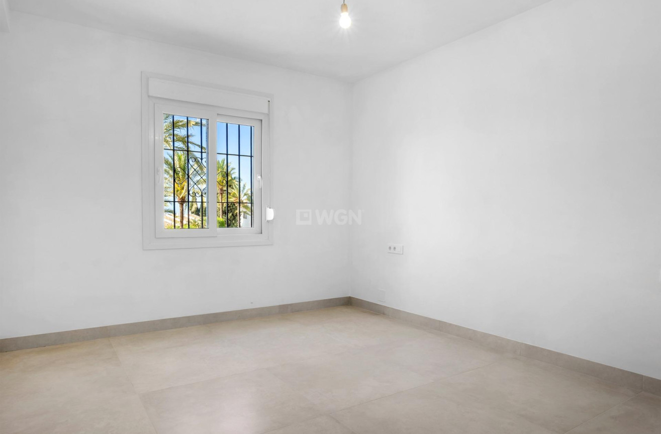 Odsprzedaż - Mieszkanie w bloku - Marbella - Nueva Andalucia