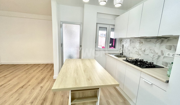 Odsprzedaż - Mieszkanie w bloku - Torrevieja - Costa Blanca
