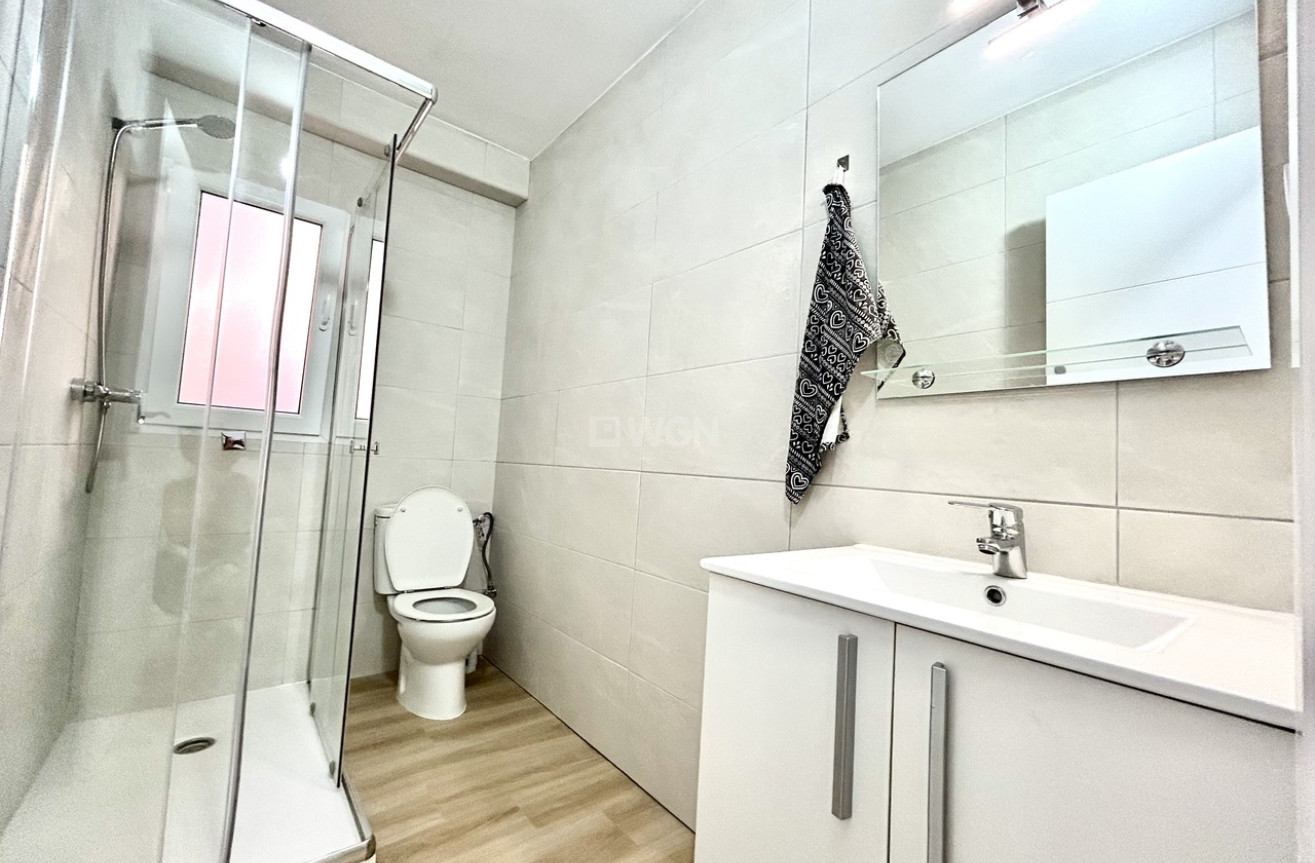 Odsprzedaż - Mieszkanie w bloku - Torrevieja - Costa Blanca