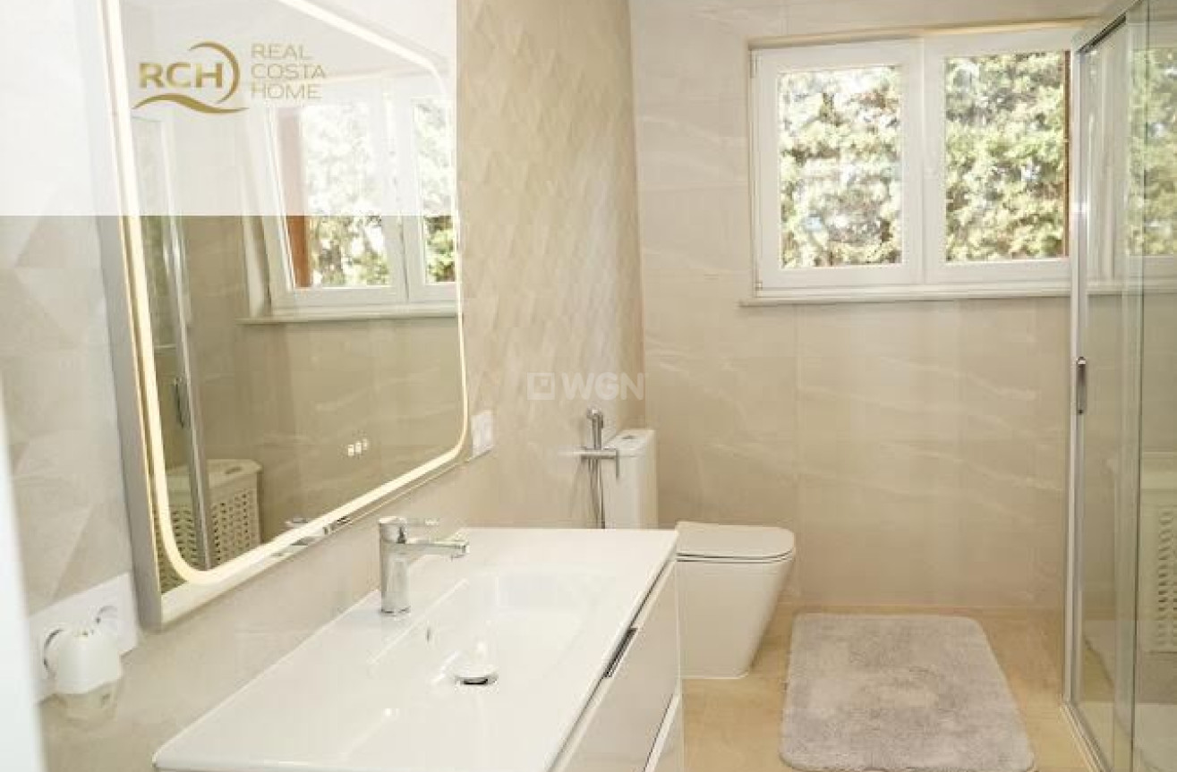Odsprzedaż - Villa - La Nucía - Montebello - Nou Espai