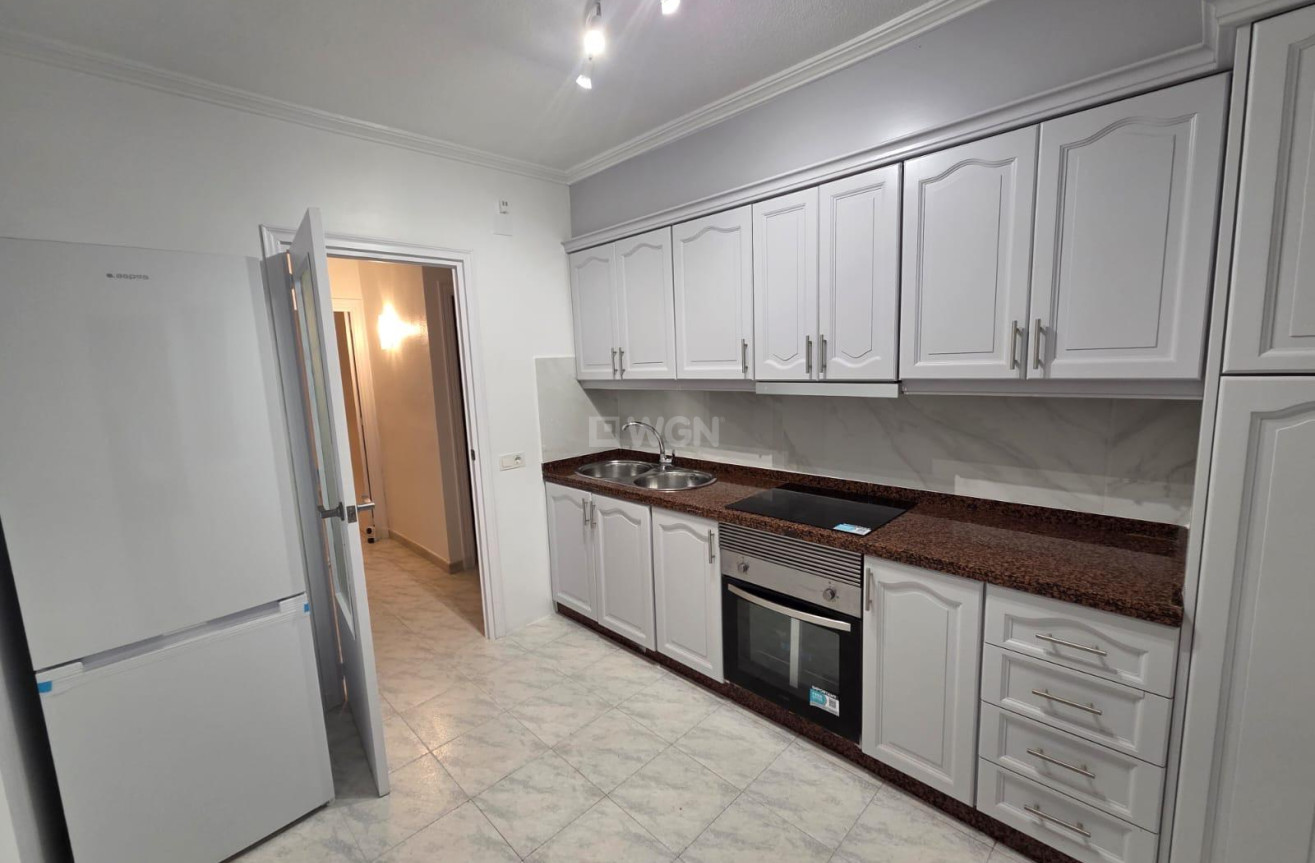 Resale - Apartment / flat - Torrevieja - Estacion De Autobuses