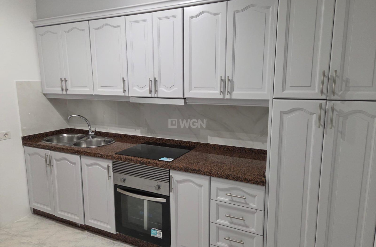 Resale - Apartment / flat - Torrevieja - Estacion De Autobuses