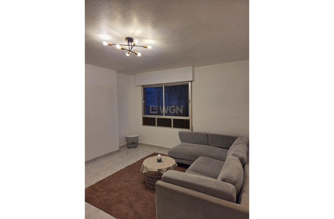 Resale - Apartment / flat - Torrevieja - Estacion De Autobuses