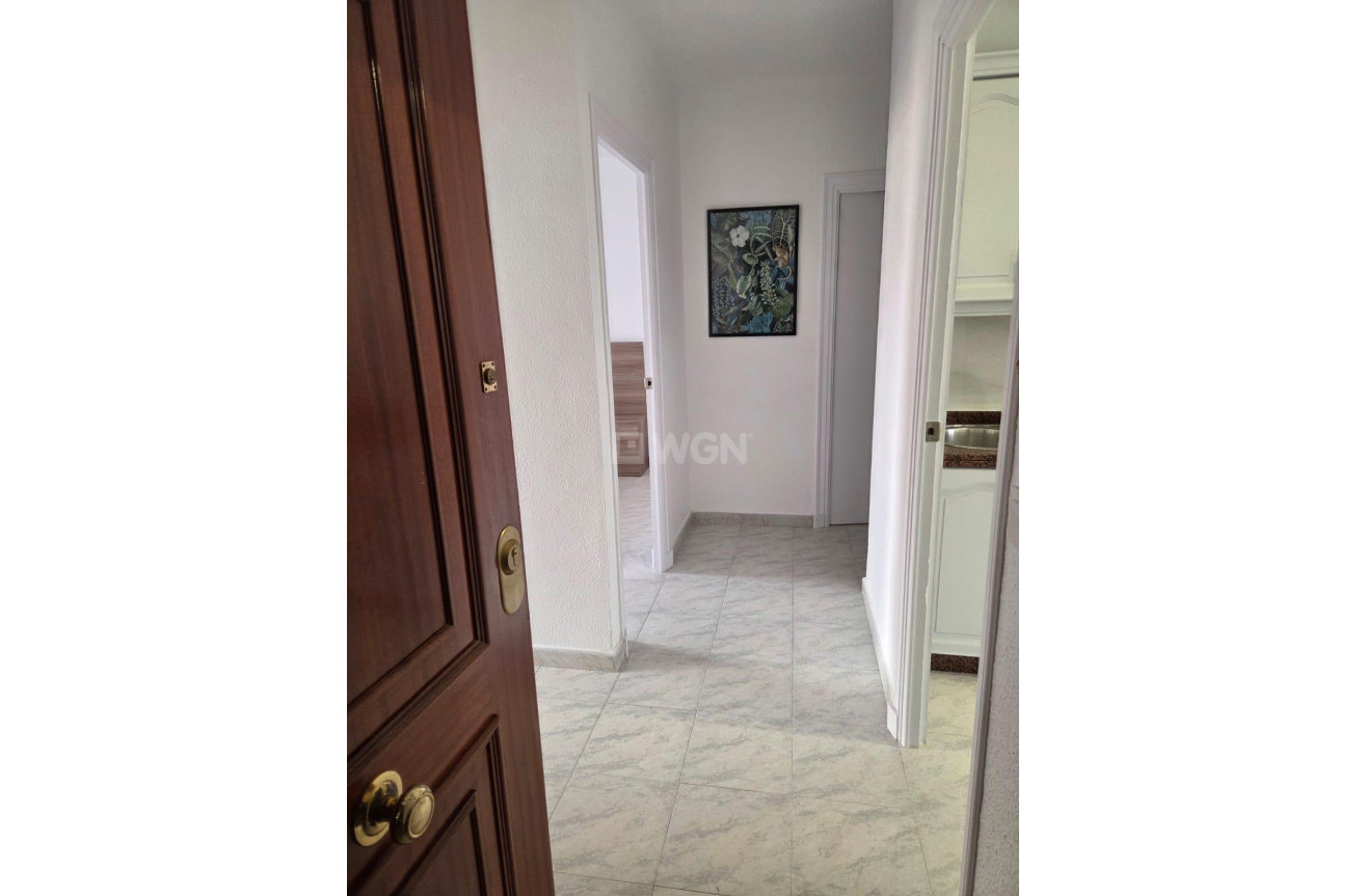 Resale - Apartment / flat - Torrevieja - Estacion De Autobuses