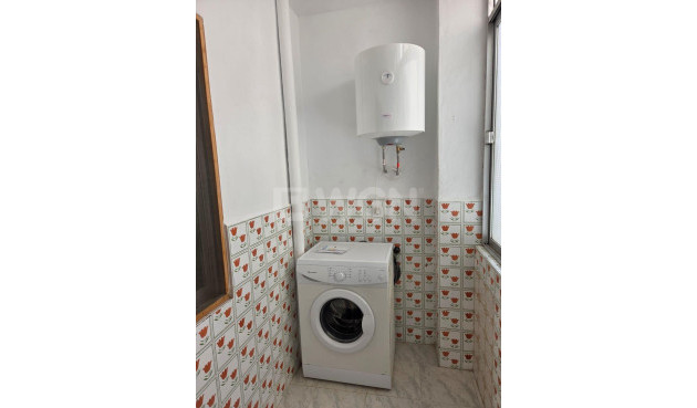 Resale - Apartment / flat - Torrevieja - Estacion De Autobuses