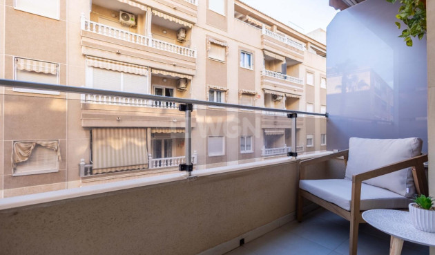 Odsprzedaż - Mieszkanie w bloku - Torrevieja - Las Calas