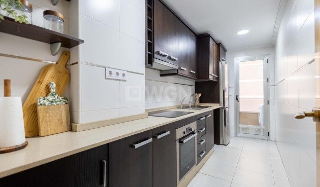 Odsprzedaż - Mieszkanie w bloku - Torrevieja - Las Calas