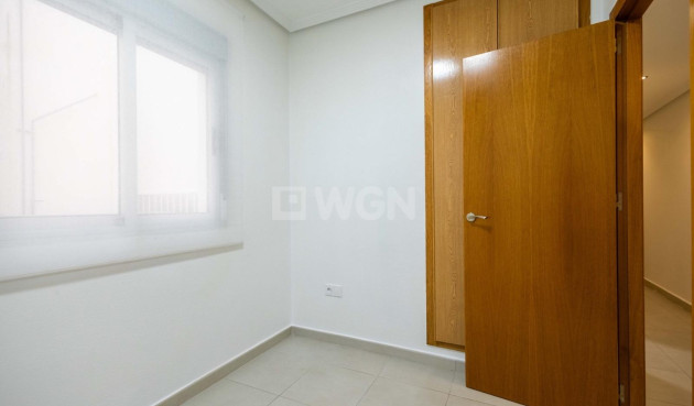 Odsprzedaż - Mieszkanie w bloku - Torrevieja - Las Calas