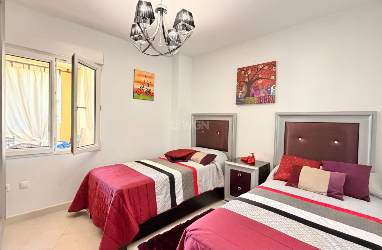 Odsprzedaż - Mieszkanie w bloku - Torrevieja - Aldea Del Mar