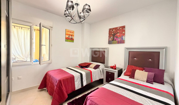 Odsprzedaż - Mieszkanie w bloku - Torrevieja - Aldea Del Mar