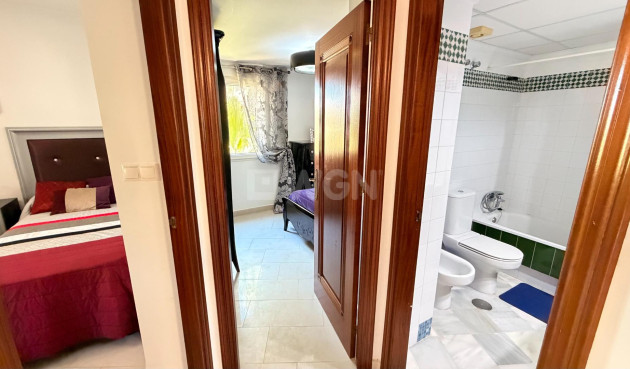 Odsprzedaż - Mieszkanie w bloku - Torrevieja - Aldea Del Mar