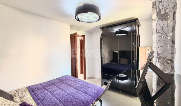 Odsprzedaż - Mieszkanie w bloku - Torrevieja - Aldea Del Mar
