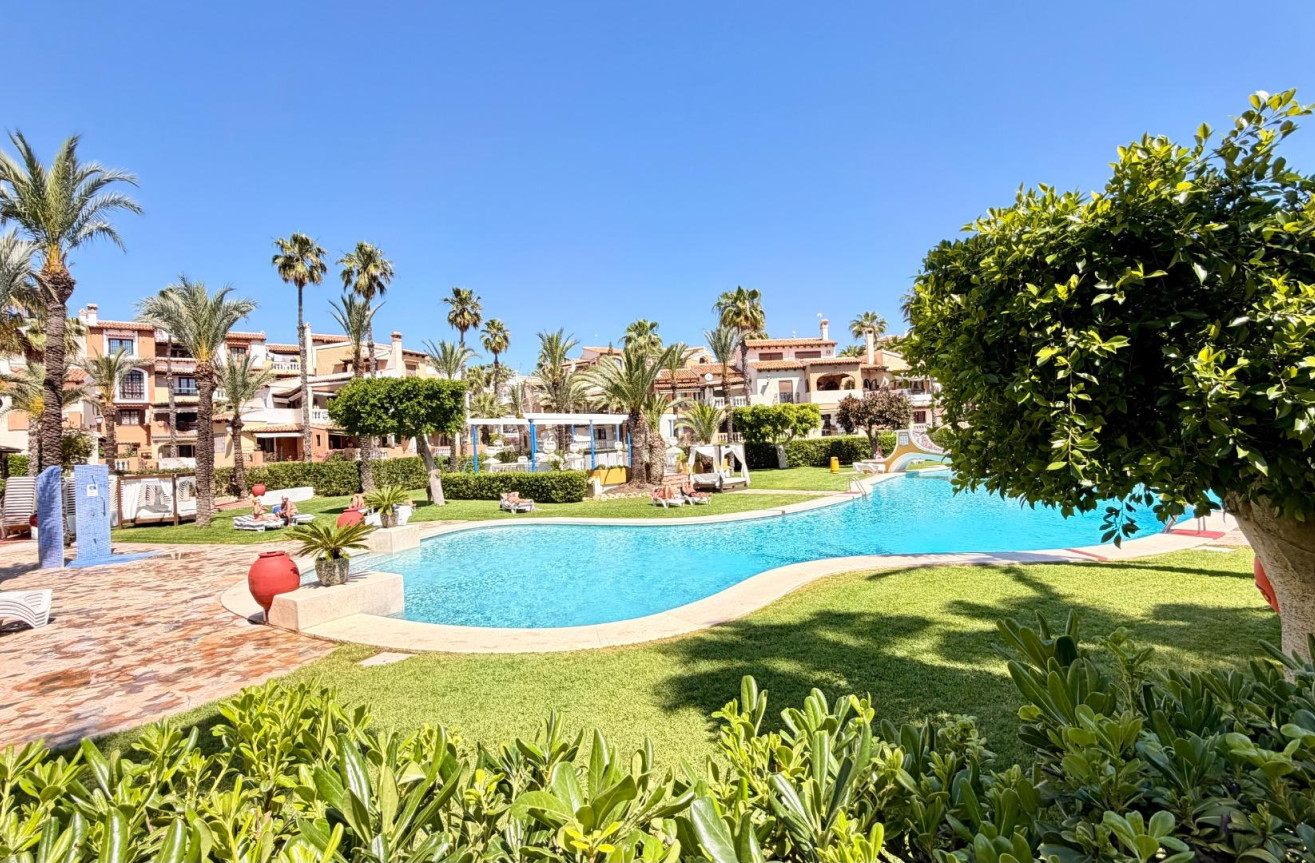 Odsprzedaż - Mieszkanie w bloku - Torrevieja - Aldea Del Mar