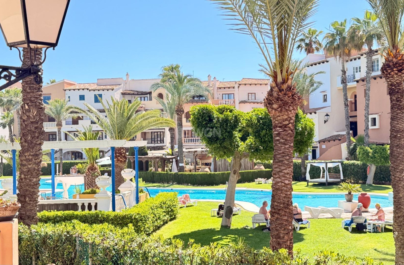 Odsprzedaż - Mieszkanie w bloku - Torrevieja - Aldea Del Mar