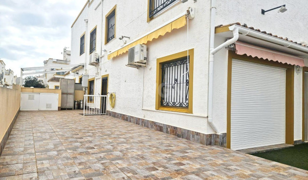 Odsprzedaż - Kamienica - Orihuela Costa - Los Almendros-la Florida
