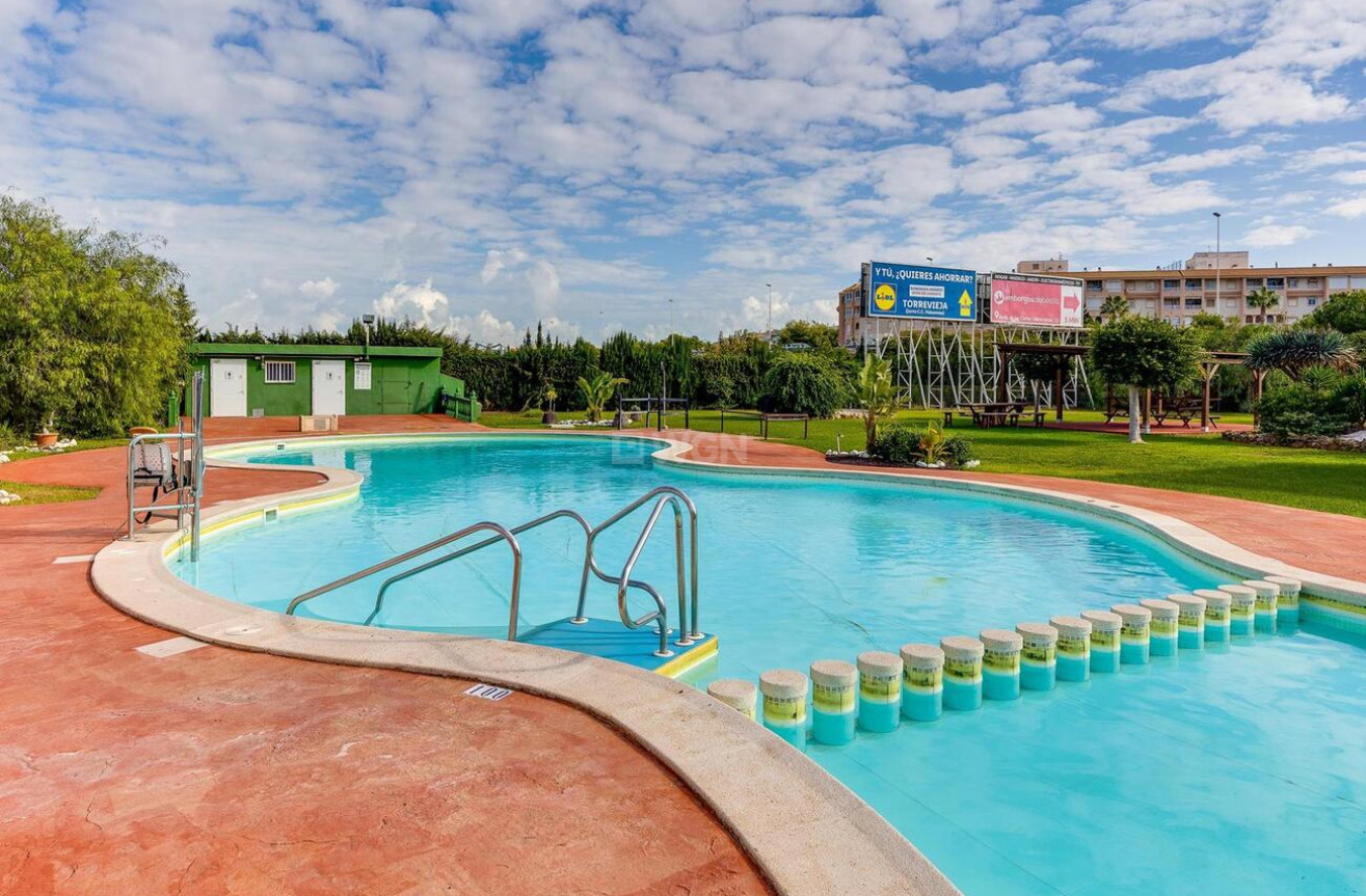 Odsprzedaż - Bungalow - Torrevieja - PARQUE DE LAS NACIONES